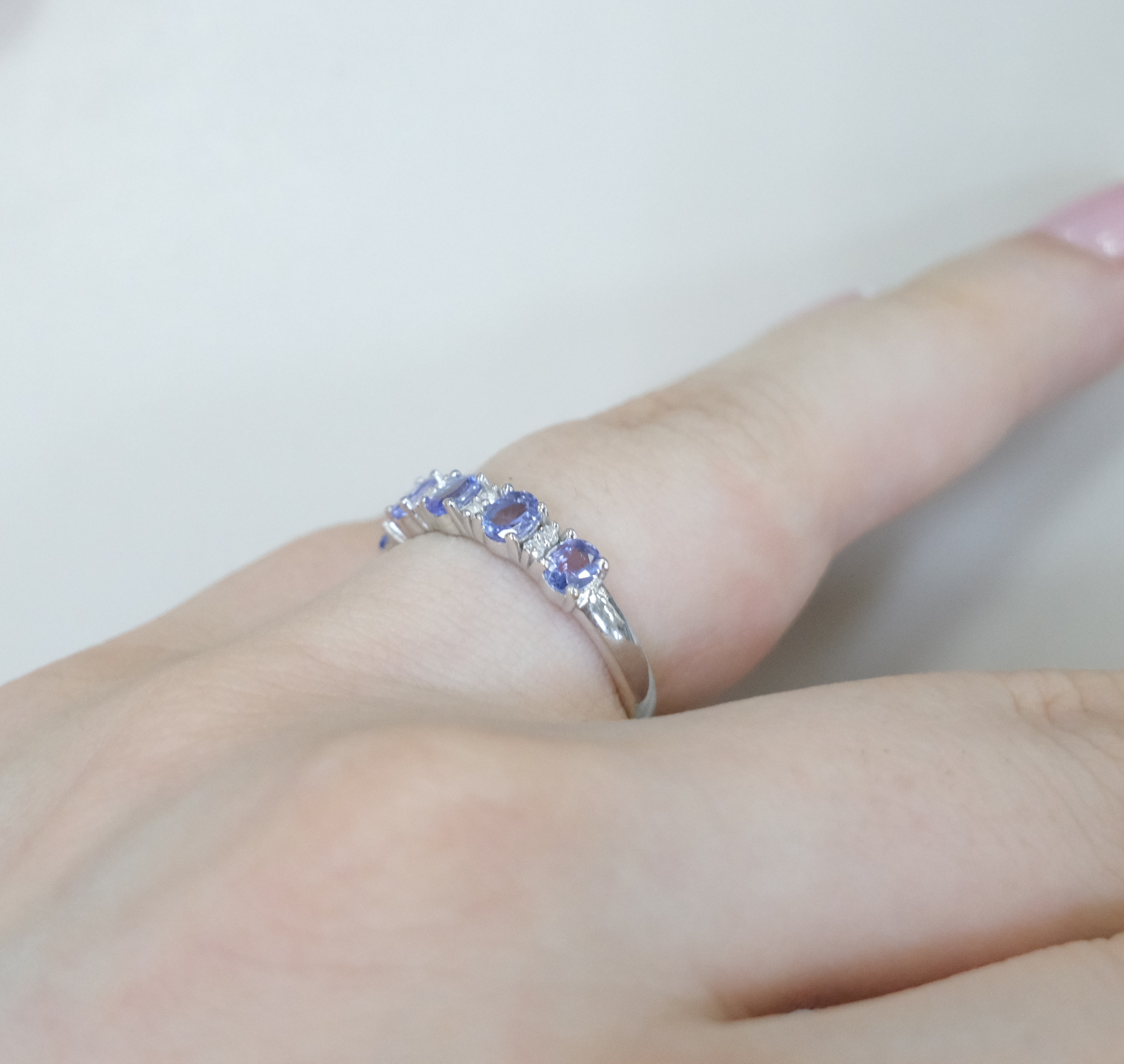 Серебряное кольцо с танзанитами